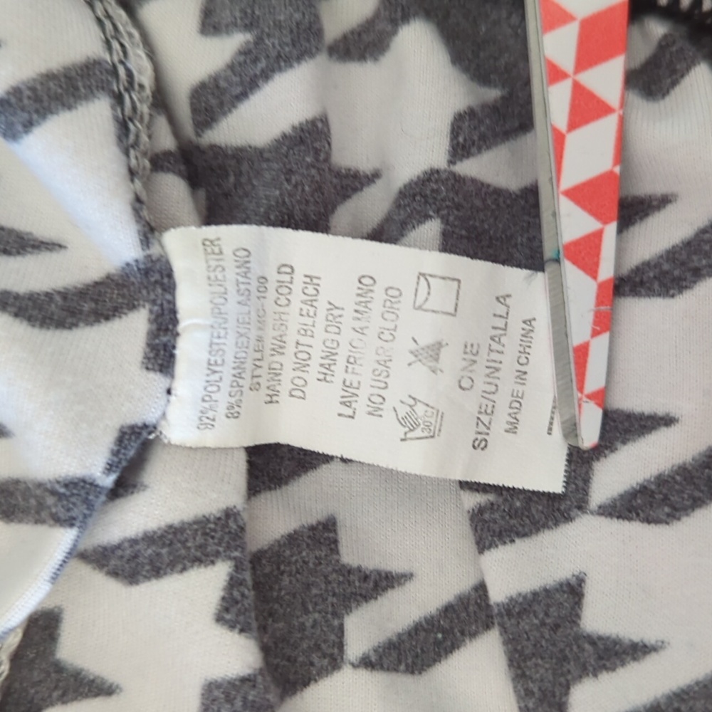 Black and White Houndstooth Pattern Leggings - Mark Classic Brand - One Size - Picture 5 of 5